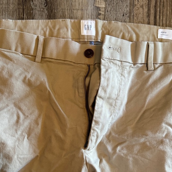 GAP Men's Khaki Chinos - Picture 3 of 5